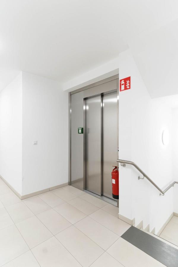 Luxurious Apartment With Big Balcony Near City Center Wien Exterior foto